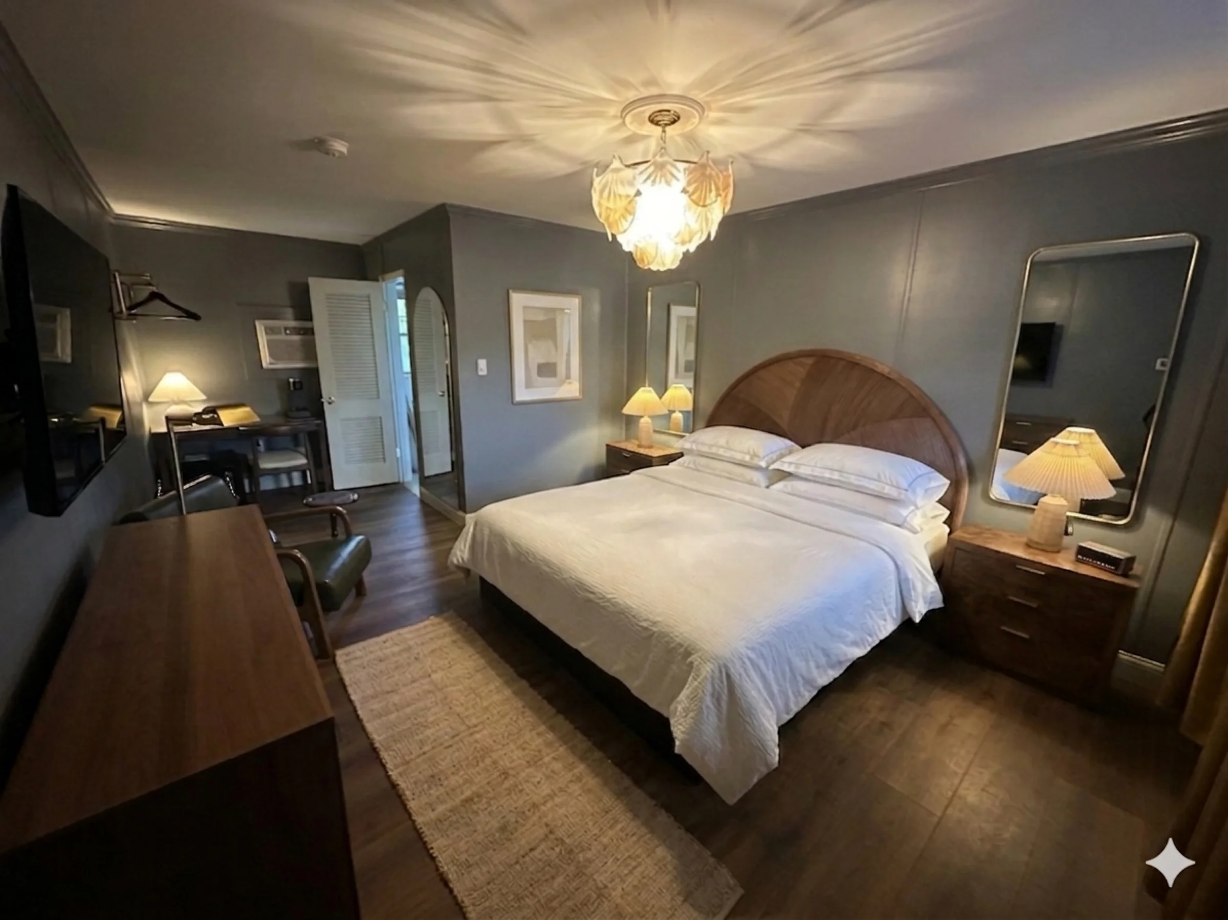 King room at Guest House Motel